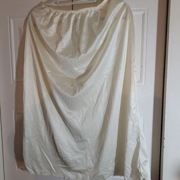 WARNER White women's Half Slip nwot  XLARGE length 21 elastic waist lace bottom - Picture 1 of 5